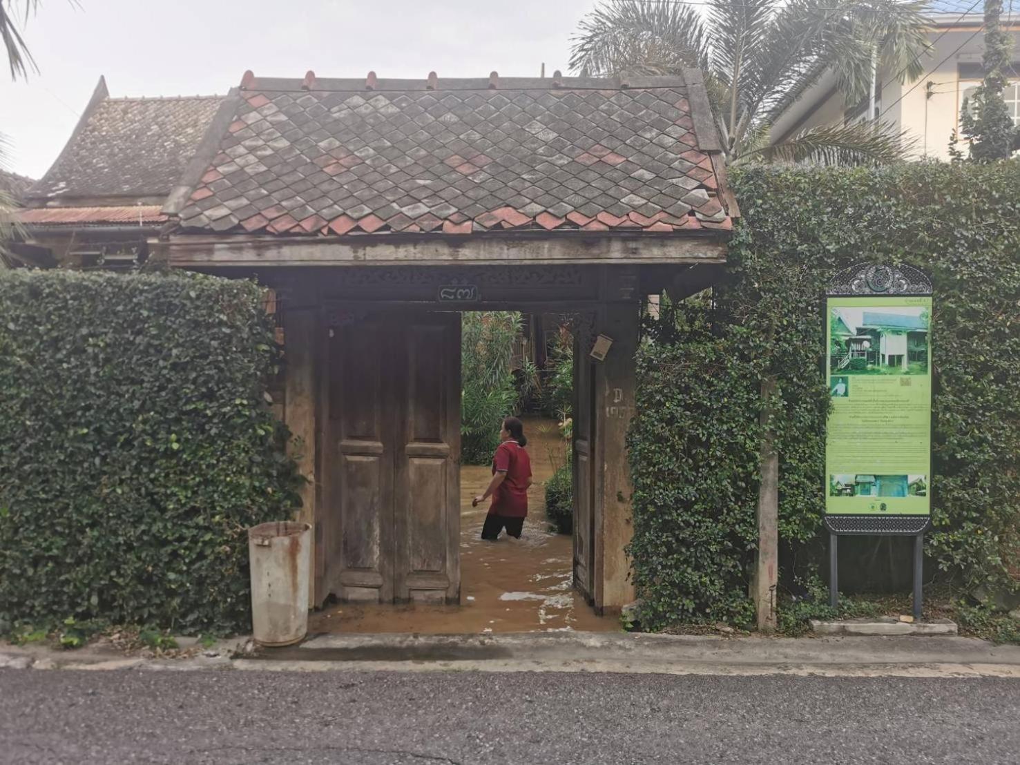 Sida Hostel Phetchaburi Exteriör bild
